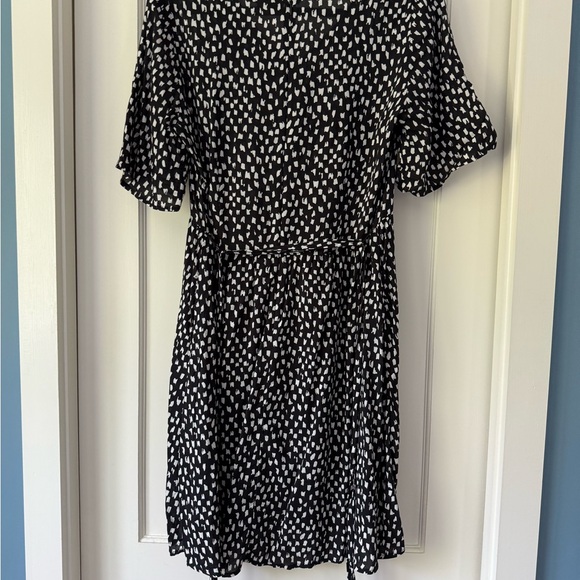 Amour Vert Silk Black and White Dress - Picture 3 of 3